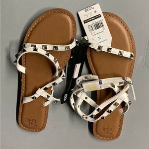 Time and Tru 8 friendly creative white sandal